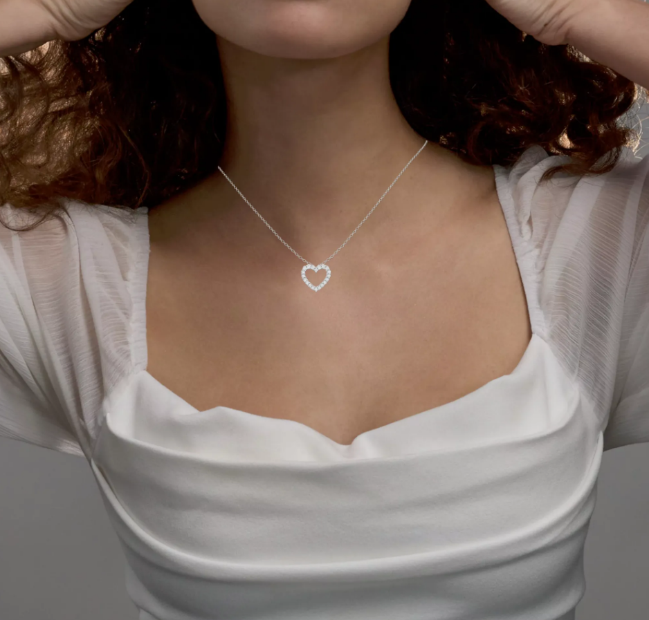 The Flawless Devotion Pendant - Brilliant-Cut Diamonds in Mirror-Finish Silver